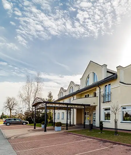 Automobilių stovėjimo aikštelė prie Hotel Lotos